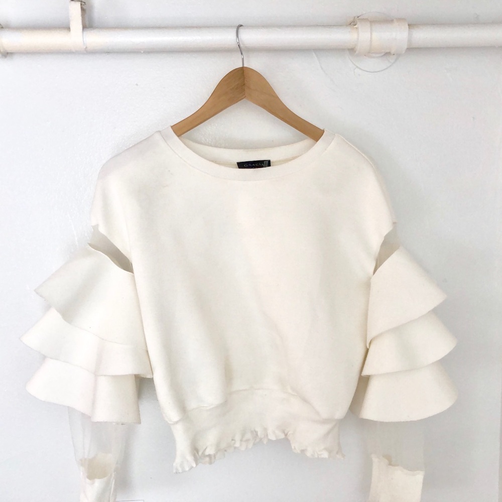 Gracia White Flower Sleeved Top